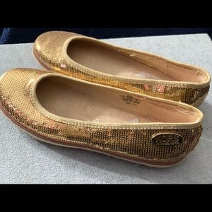 KORS MICHAEL KORS Little Girls size 2 Gold mesh slip on Shoes. Dressy.
